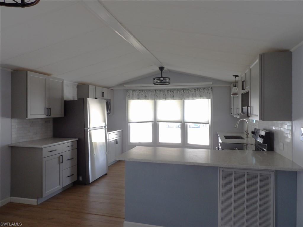 113 Lantern Ln Property Photo 6