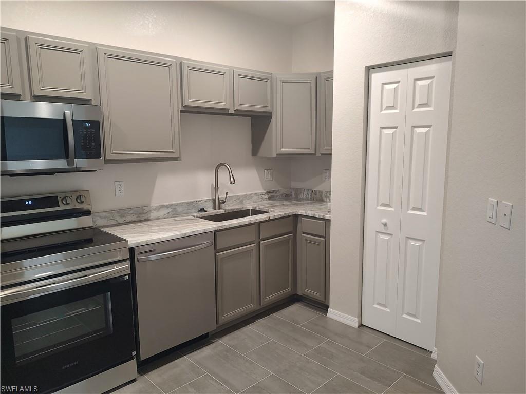 2434 Laurentina Ln Property Photo 6