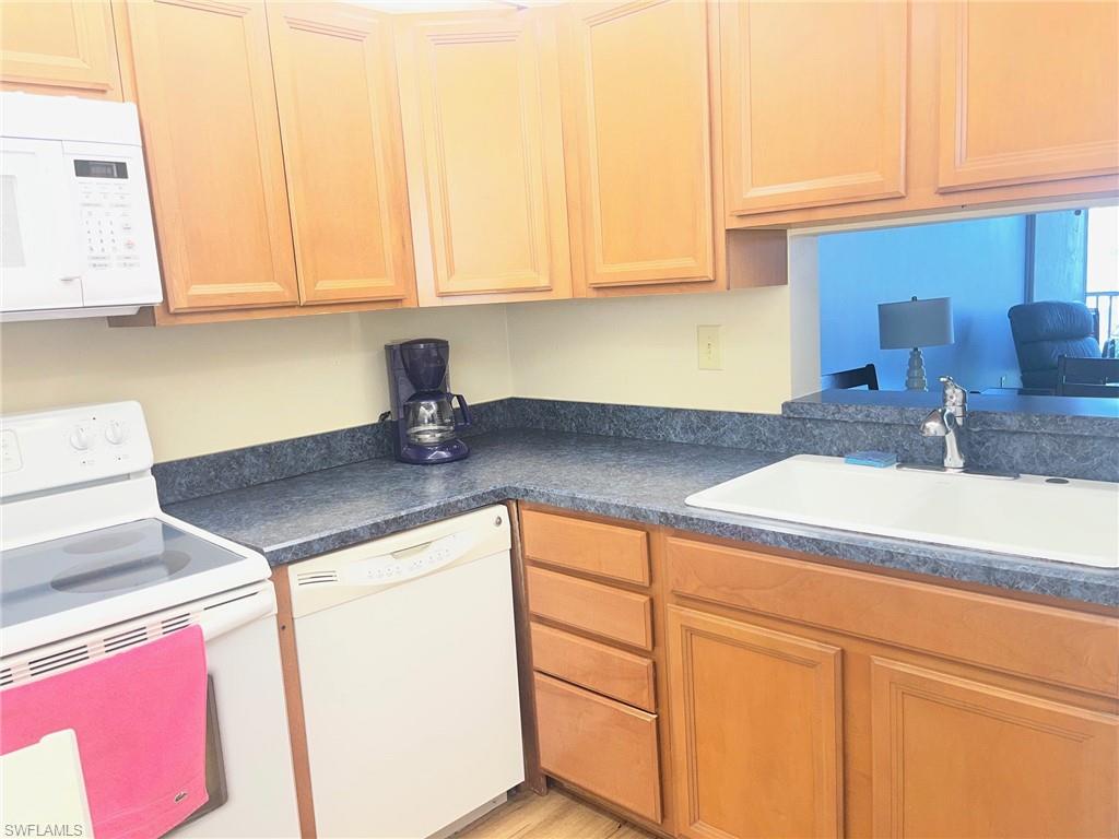 6220 Augusta Dr 301 Property Photo 2