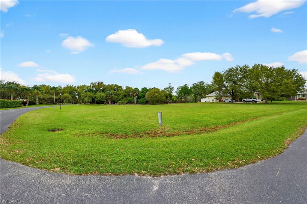 18151 Riverchase Ct Property Photo 2