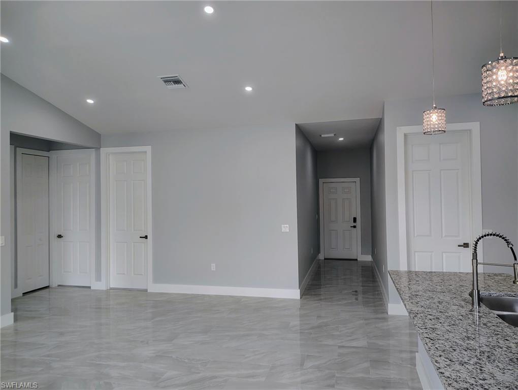 302 Nw 25th Ave Property Photo 6