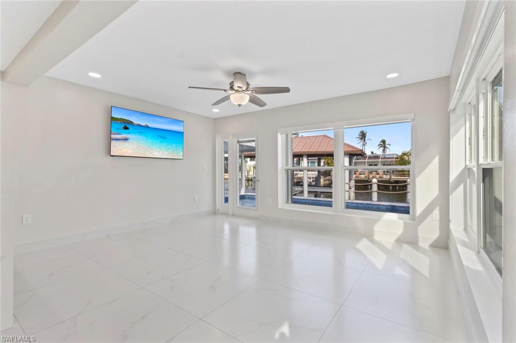 107 Albatross St Property Photo 15