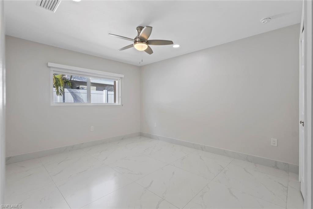 107 Albatross St Property Photo 19