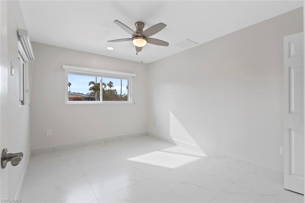 107 Albatross St Property Photo 21