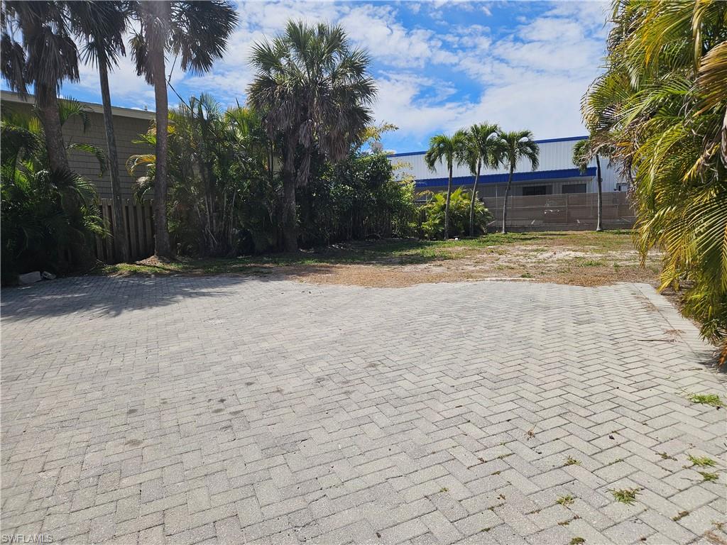 205 Miramar St Property Photo 4