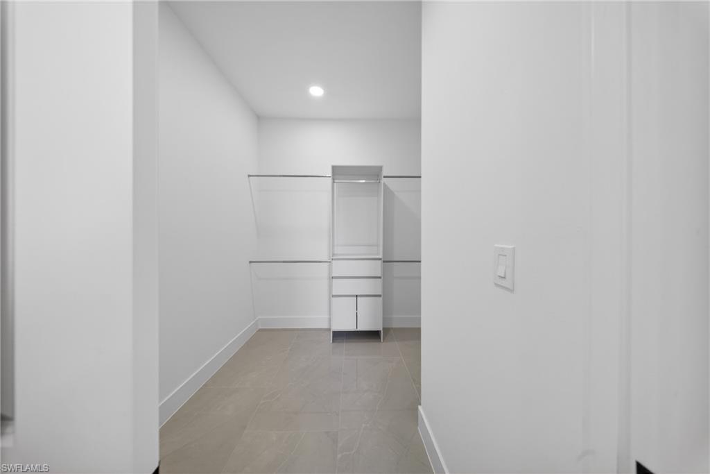 2711 39th St W Property Photo 20