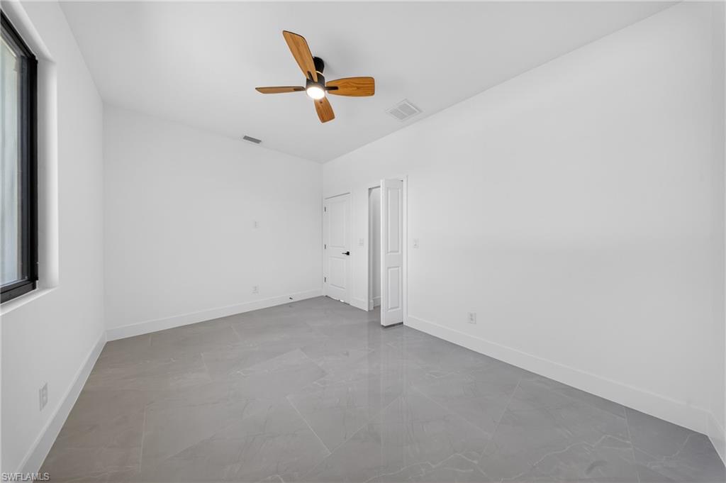 2711 39th St W Property Photo 27