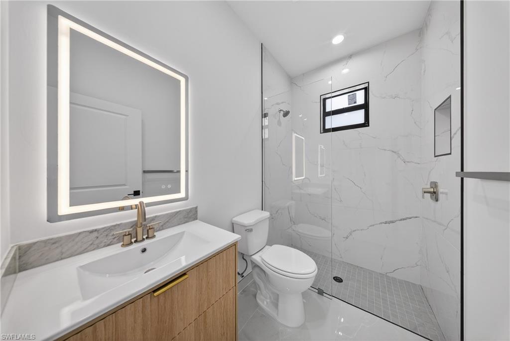 2711 39th St W Property Photo 28
