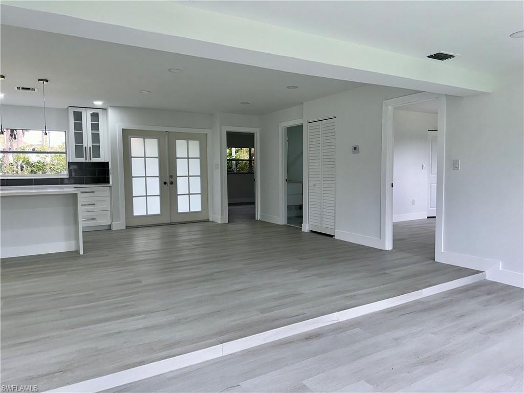 6187 Island Park Ct Property Photo 6