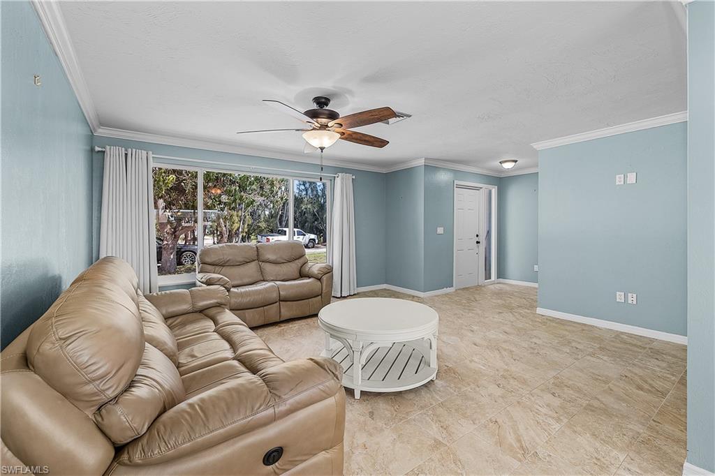 7815 Bocilla Ln Property Photo 4
