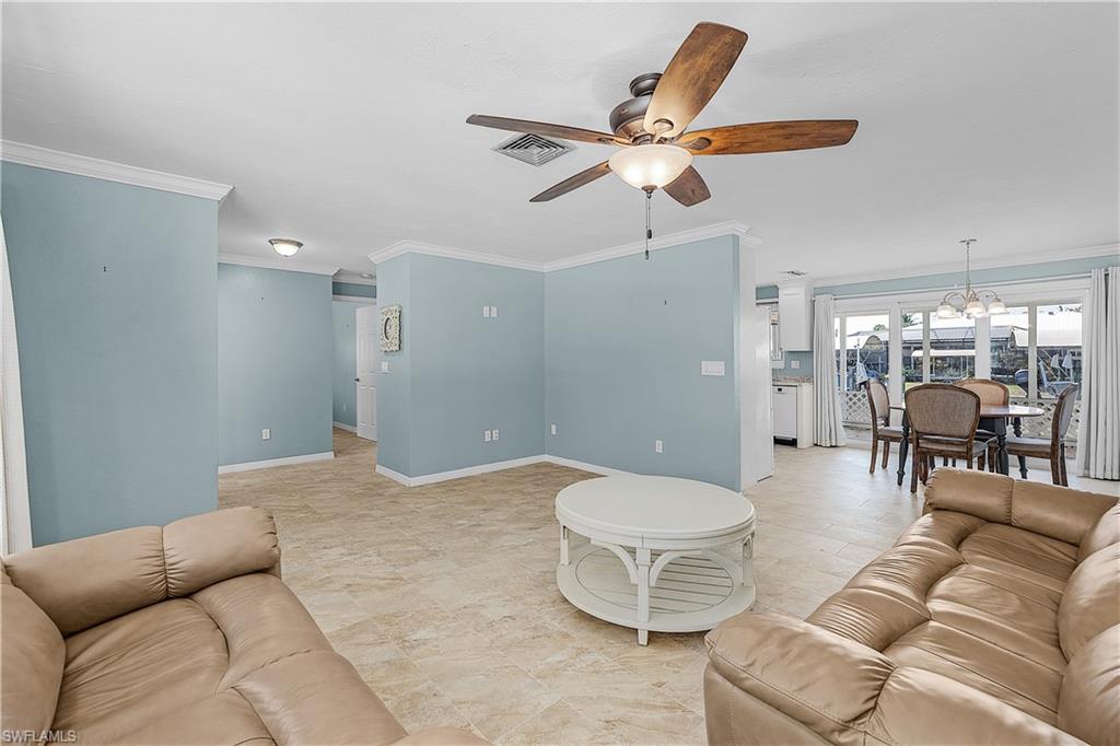 7815 Bocilla Ln Property Photo 5
