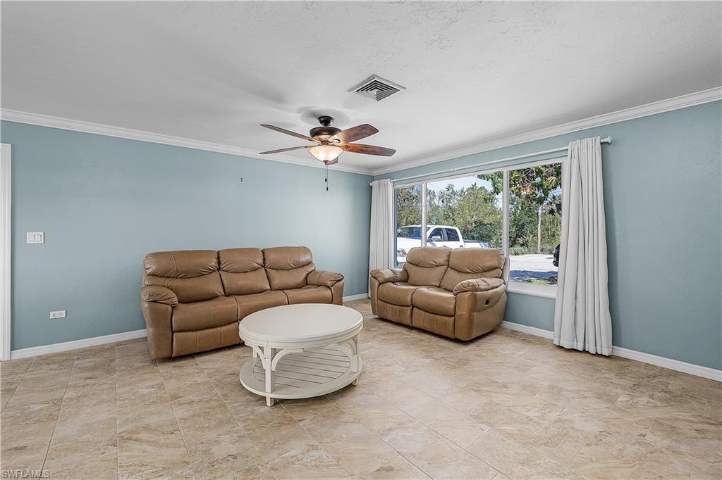 7815 Bocilla Ln Property Photo 7