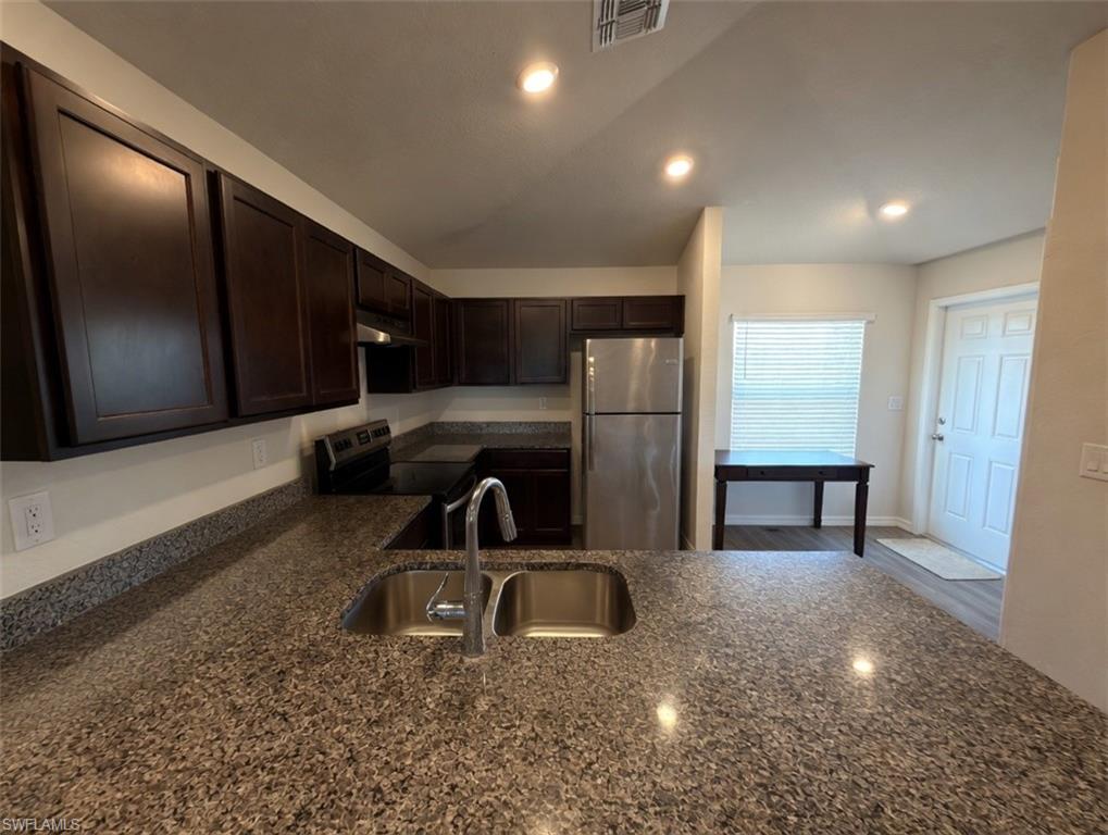 27058 Adams St Property Photo 6