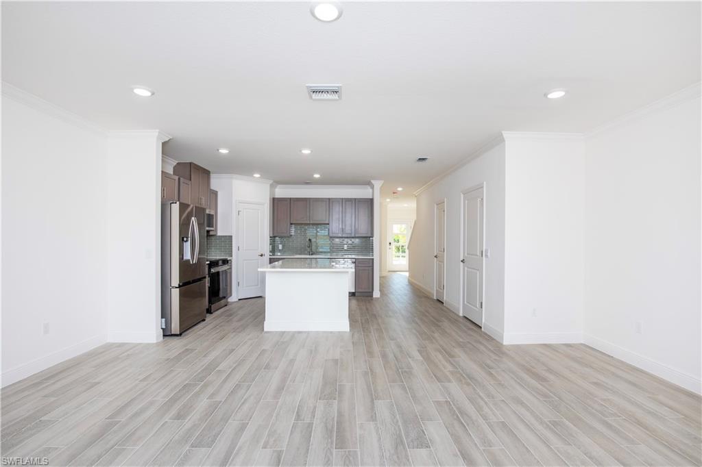 10536 Fountain Palm Cir Property Photo 6