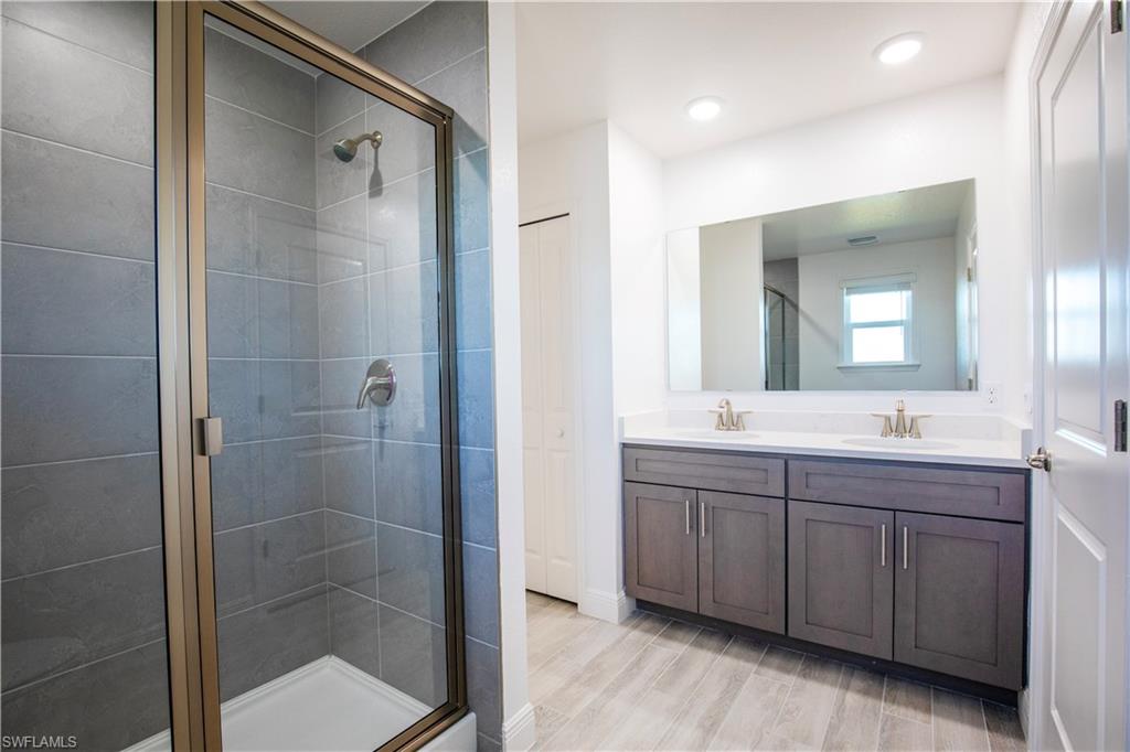 10536 Fountain Palm Cir Property Photo 11