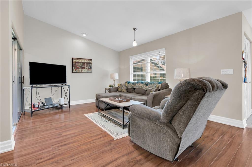 10438 Lakeport Ct Property Photo 5