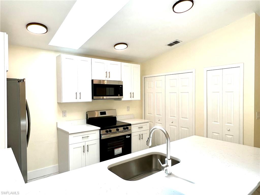 17503 Village Inlet Ct Property Photo 9