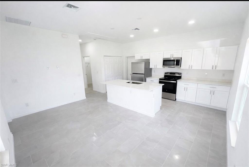 1139 Craft St E Property Photo 2