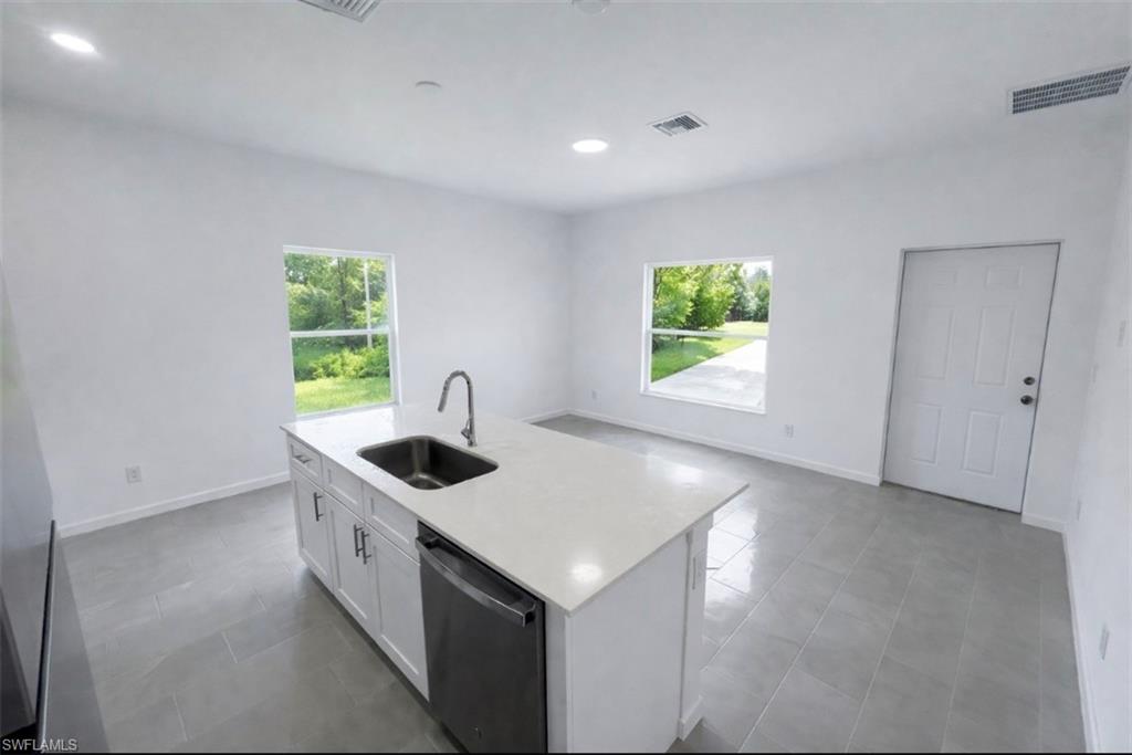 1139 Craft St E Property Photo 3