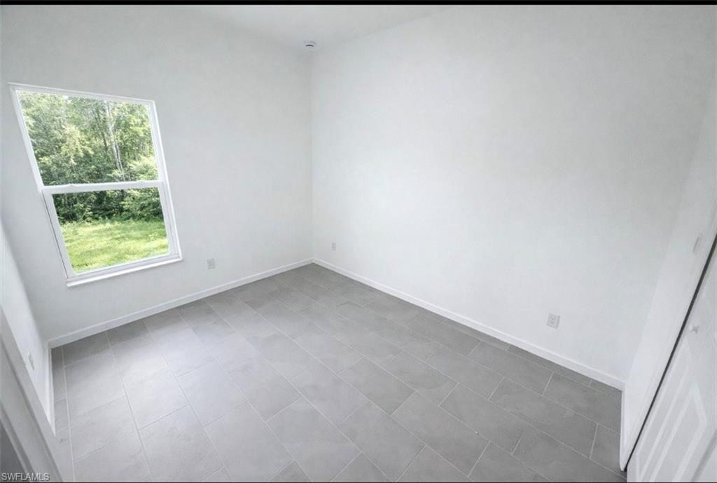 1139 Craft St E Property Photo 5