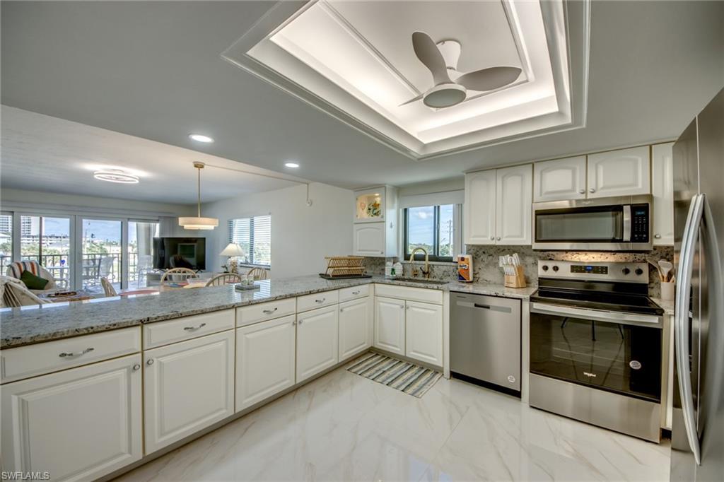 2532 Estero Blvd 208 Property Photo 2