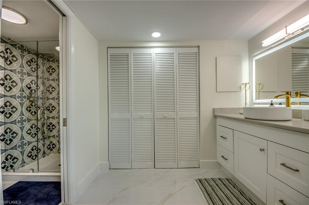 2532 Estero Blvd 208 Property Photo 5