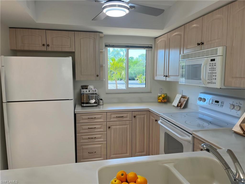 7402 Lake Breeze Dr 202 Property Photo 3