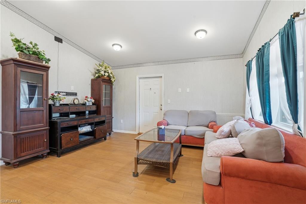 2405 Zoysia Ln Property Photo 3