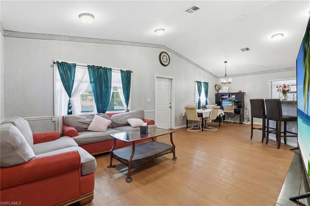 2405 Zoysia Ln Property Photo 4