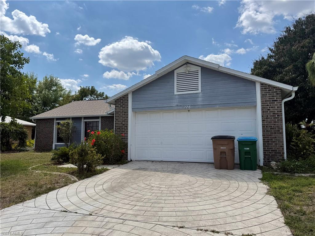 226 NE 13th PL Property Photo 1