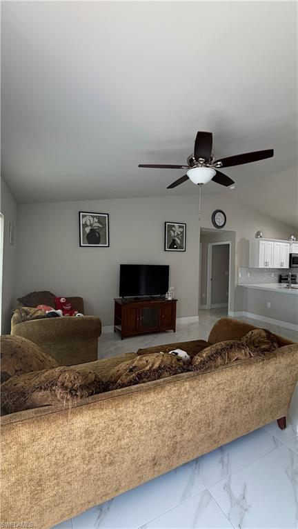 3914 9th St W Property Photo 4