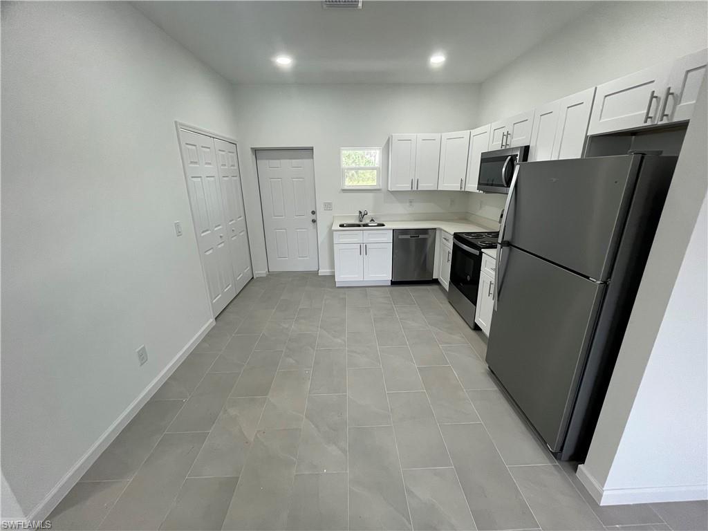 764 Santa Lucia Ave S Property Photo 4