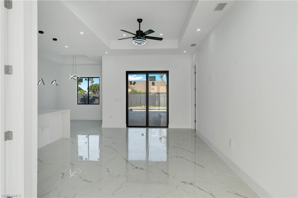 2 Se 20th Ct Property Photo 7