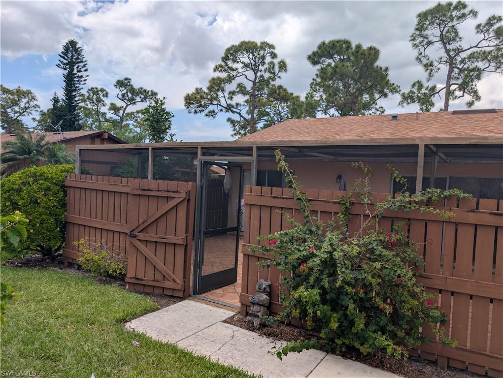 5652 Foxlake Dr Property Photo 2