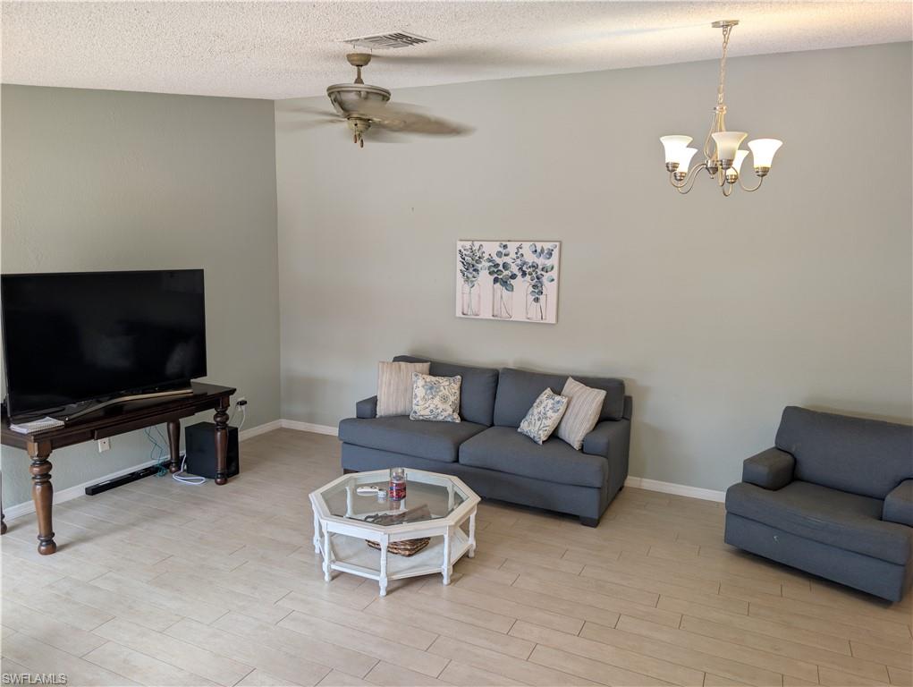 5652 Foxlake Dr Property Photo 8