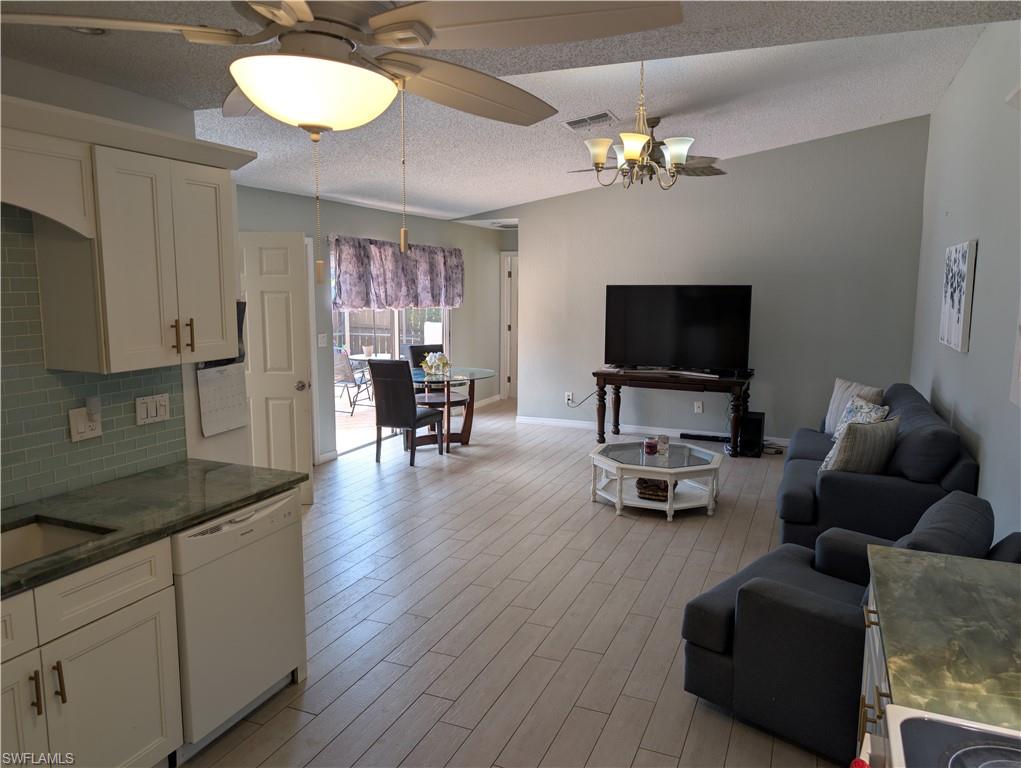 5652 Foxlake Dr Property Photo 13