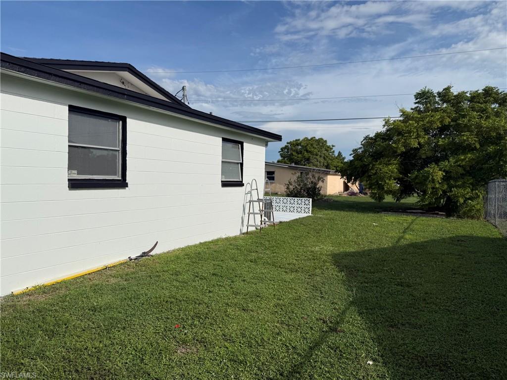 212 Davis Rd Property Photo 3