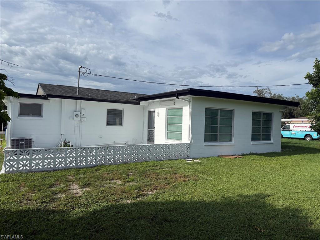 212 Davis Rd Property Photo 4