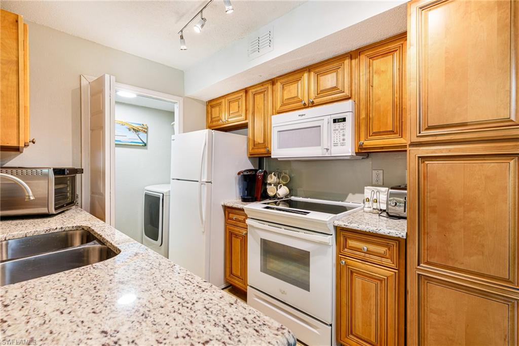 12620 Equestrian Cir 1705 Property Photo 7