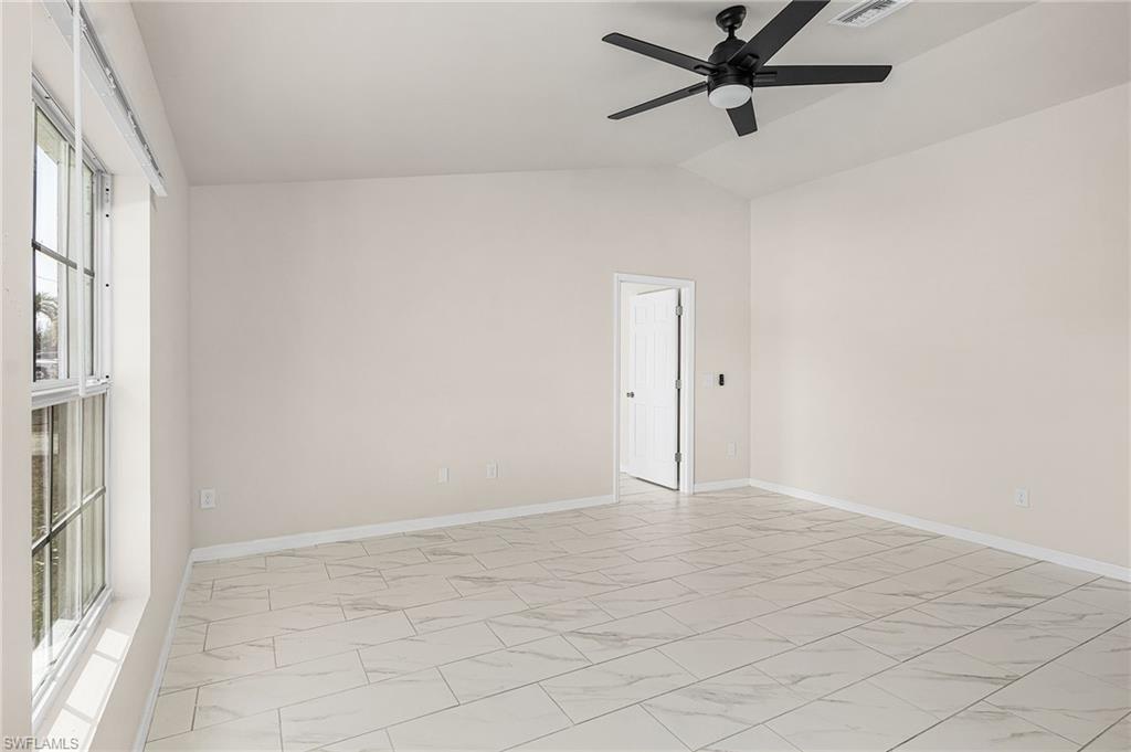 916 Ne 1st Pl Property Photo 6