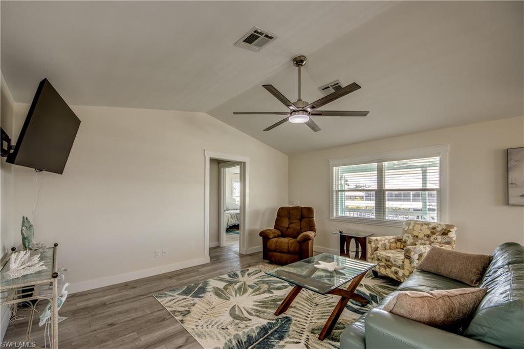 2360 Oleander St Property Photo 7