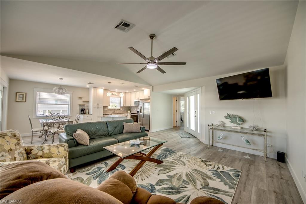 2360 Oleander St Property Photo 10