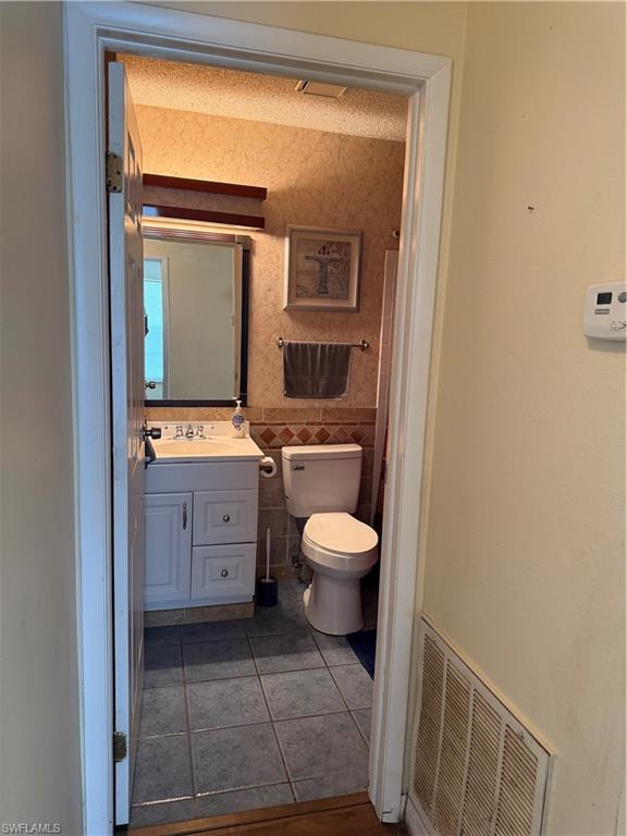 8072 Sandpiper Rd Property Photo 4