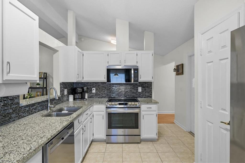 11179 Bentley Trace Ln E Property Photo 12