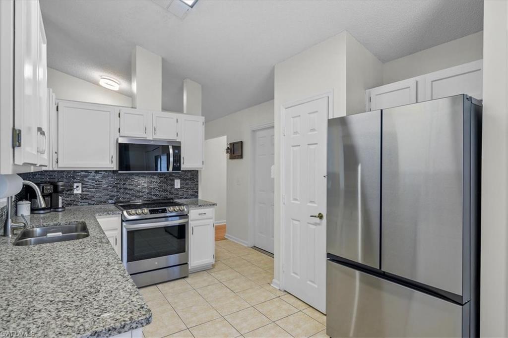 11179 Bentley Trace Ln E Property Photo 13