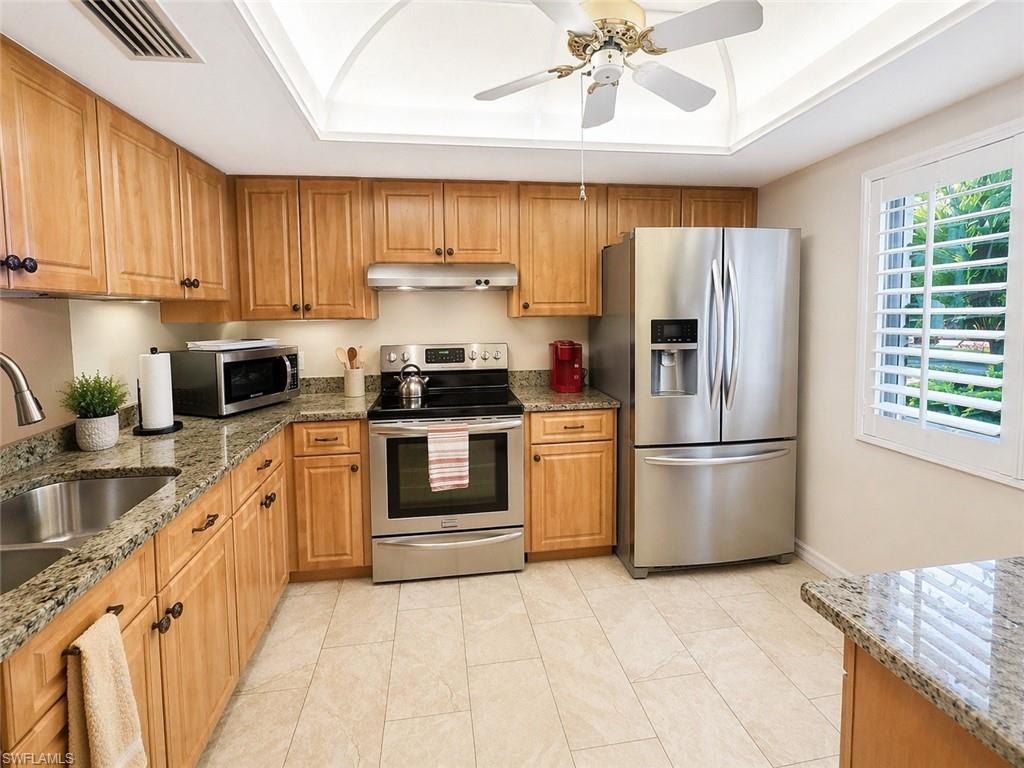 11610 Caravel Cir 108 Property Photo 4