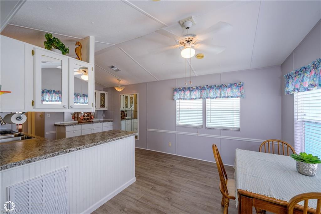 11089 Sunglow Ln Property Photo 9