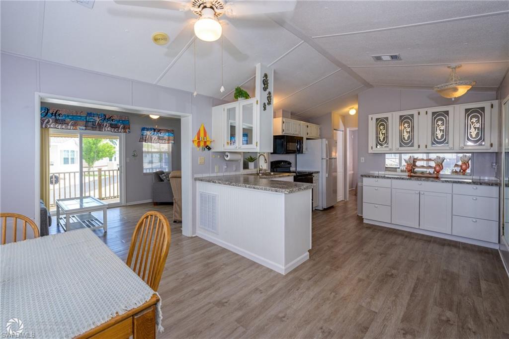 11089 Sunglow Ln Property Photo 10