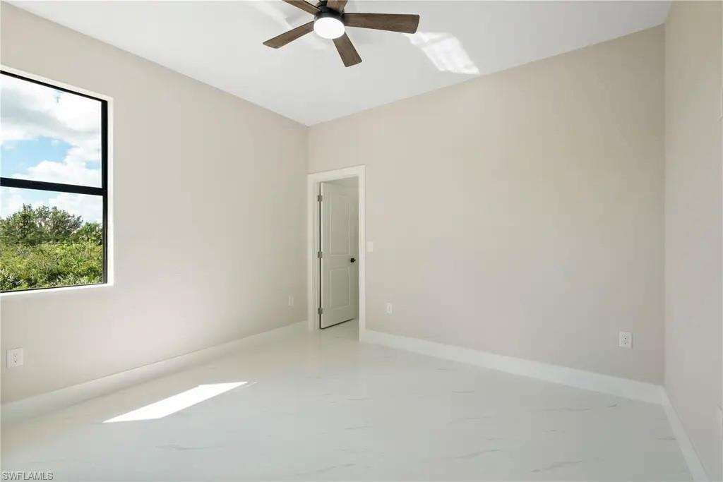 218 Irving Ave Property Photo 8