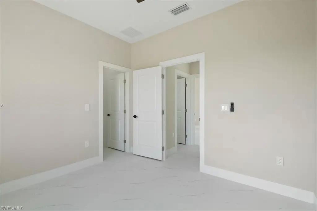 218 Irving Ave Property Photo 11